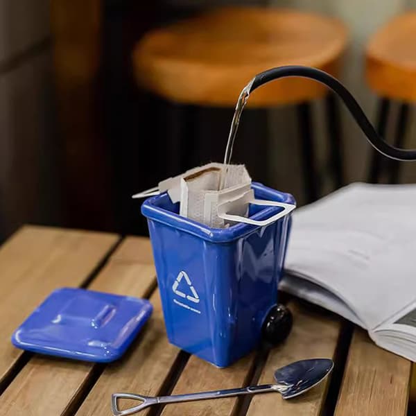 Rolig soptunna keramisk mugg 1