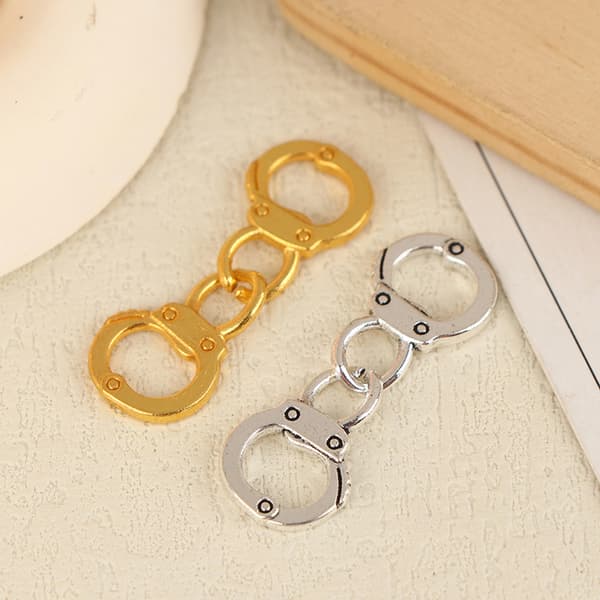 20 stk. legering simulerte små håndjern sjarmkoblinger Silver 20Pcs