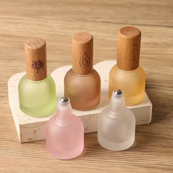 10 ml roll-on flaske med kule i tre og rustfritt stål Green
