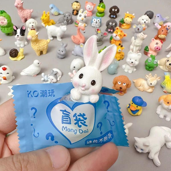 100 stk Blinde Tomme Poseleker Tegneserie Miniatyr Dyr DIY Ornament Red M