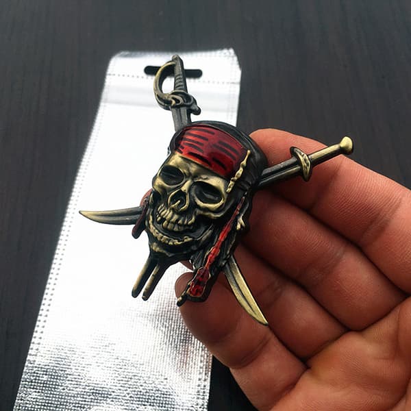Car Styling 3D Metal Pirate Skull Emblem rintanappitarrat Silver