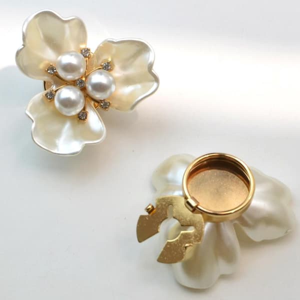 Trebladet Blomst Perle Manchetknapper Rhinestone-udsmykkede Clips A2