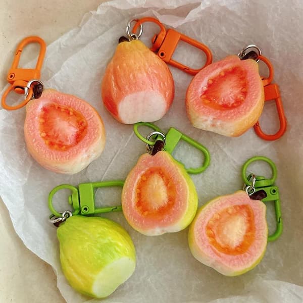 1 kpl e Sweet Realistic Half Fruit -avaimenperä laukkuriipus matkatavaroihin A2
