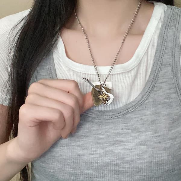 1 st halsband med hänge i rostfritt stål för elgitarrbas A2