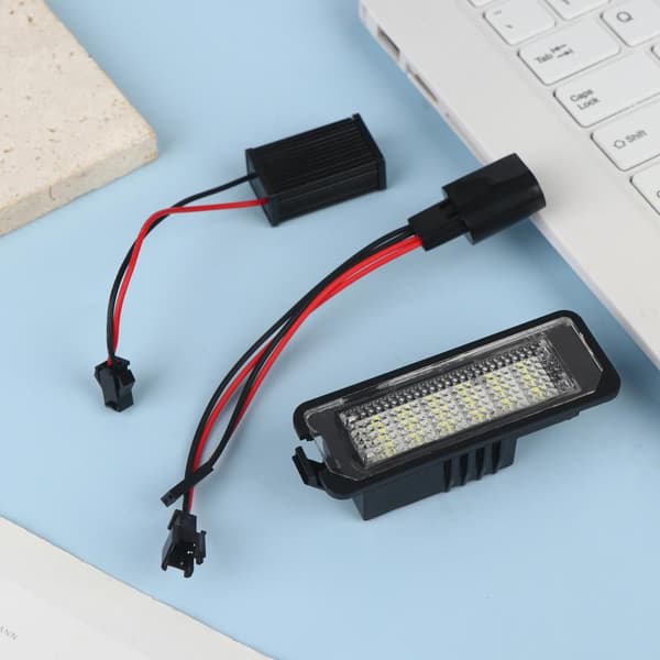 1/2 stk 12V LED-skiltlys til bil for CC Eos Golf 4 5 6 1pcs