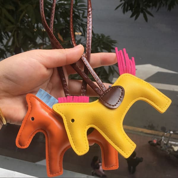 Håndlavede PU læder nøgleringe Hestebil nøglering Taske Charm Penda Orange