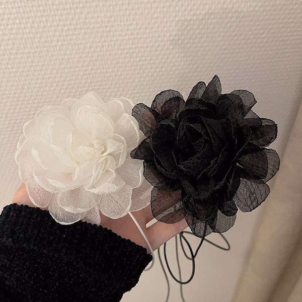 Mustavalkoinen Camellia Kaulakoru Romanttinen kukkakaulakoru Black