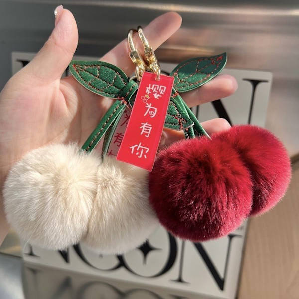 e Plysj Ball Cherry Key Chain Cartoon Ball Car Key Chain Pendan Red