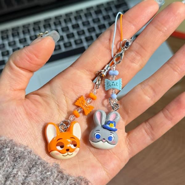 1/2 st Zootopia Nyckelring Tecknad Räv Telefon Snodd Väska Hängande A6
