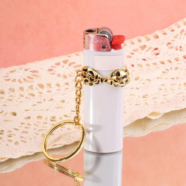 Mini Morsom Stil Nøkkelring Lighterholder Metall Lighterholder Tilbehør D