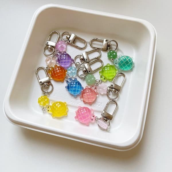 Färgglada Jelly Ananas Sköldpadda Berlock Nyckelringar Drip Gum Retro A5