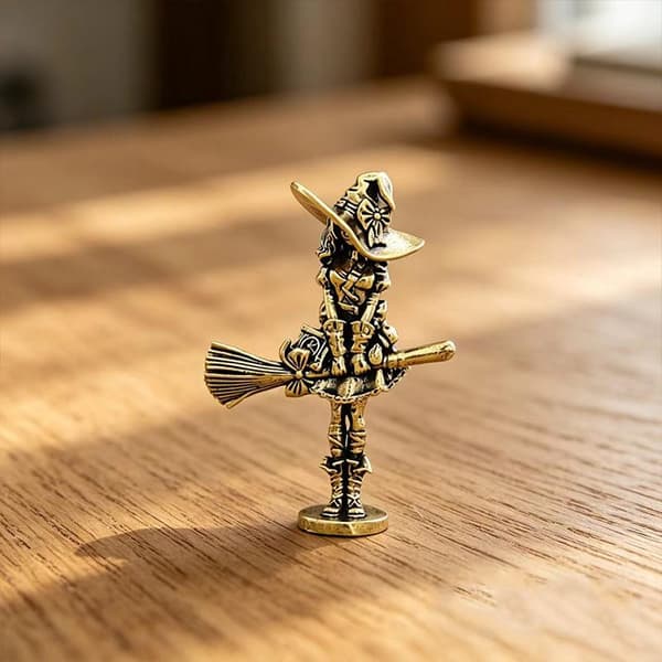 Messingheksfigur med retrodesign, holdbart materiale, Halloween