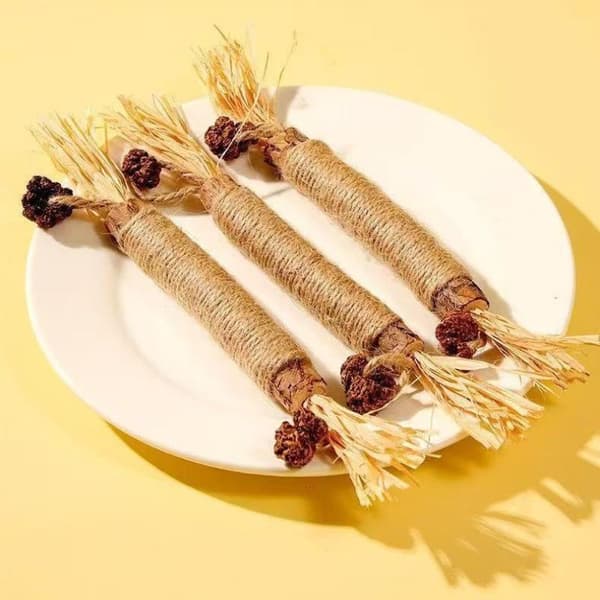 1/2 STK Kattelegetøj af træknudeurt, insektgaller, raffia A2