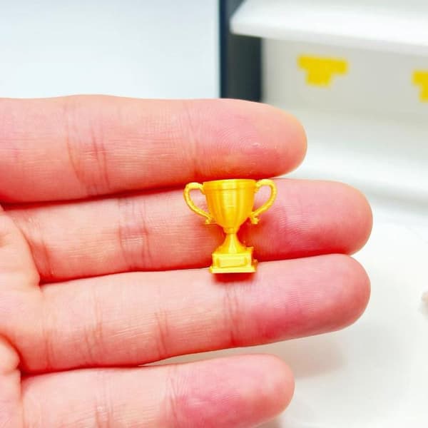 Mini gyllene troféleksaksprydnad för dockhusdekoration ama Sc L