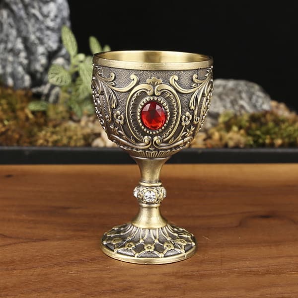 Klassiskt präglat vinglas i metall A8