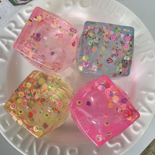 Färgglad Transparent Kub Leksak Fruktkonfetti För A4