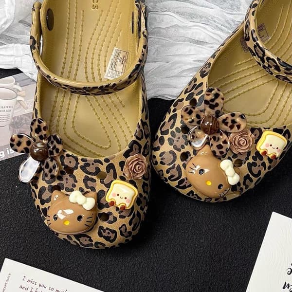 e Brun Hello Kitty Skodekorationer Leopard Blomst Rose Toast Design 285