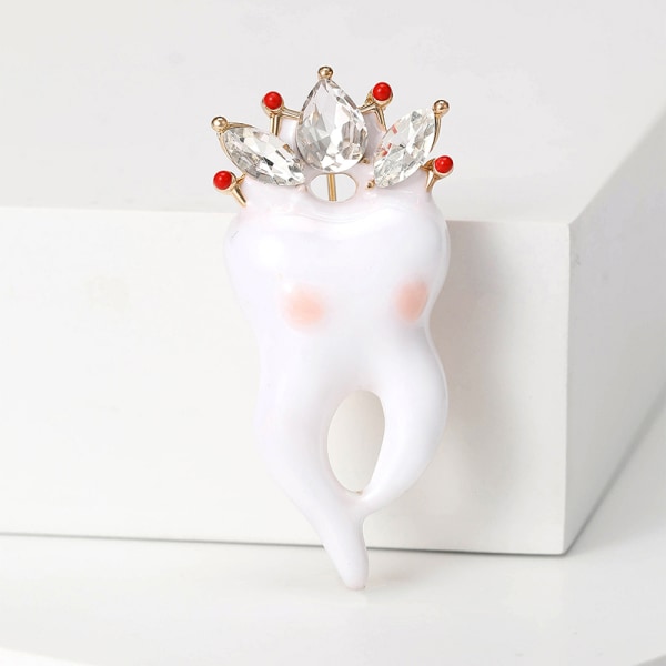 Muoti Crown Crystal Tooth Rintaneulat Naisille Takkikoru 1pc