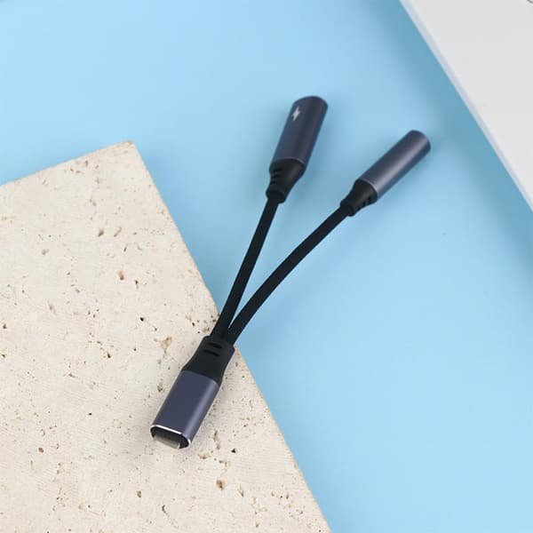 2-i-1 USB C til 3,5 mm hodetelefon- og laderadapter PD 60W Quic 1PC