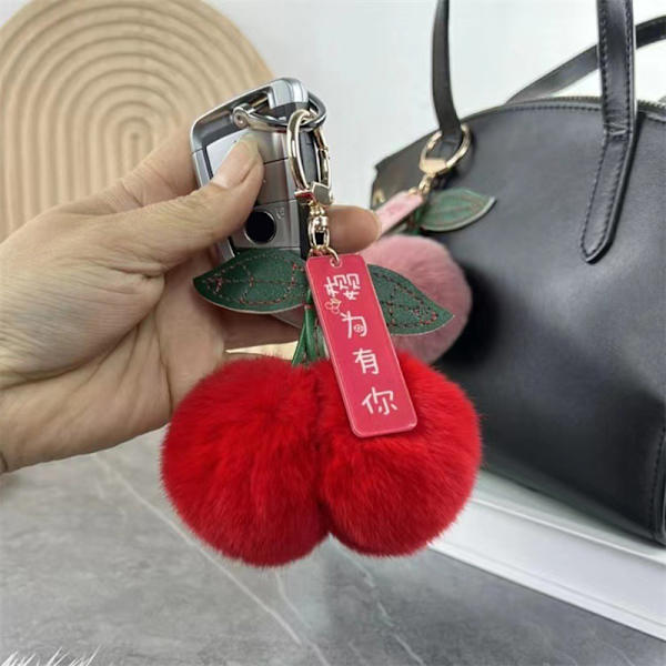 e Plysj Ball Cherry Key Chain Cartoon Ball Car Key Chain Pendan Red