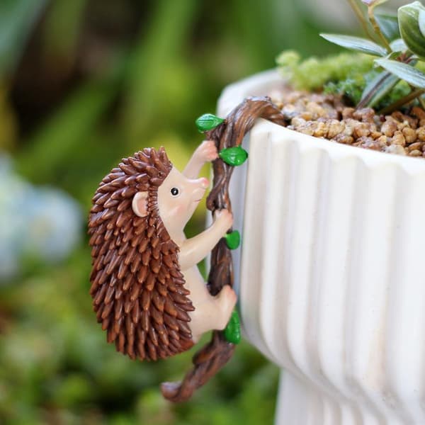 Klättrande igelkottfigur Blomkrukekramare