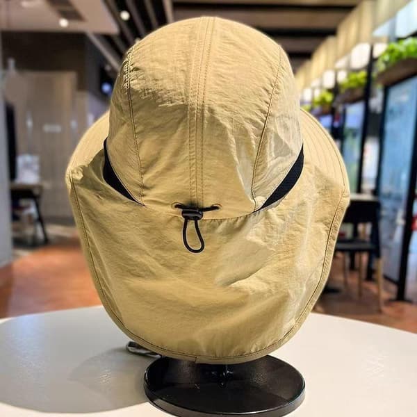 Andningsbar solhatt med bred brätte, UPF 50 UV-skydd och nackskydd navy blue