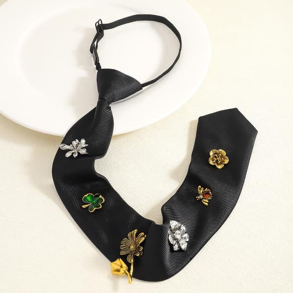 Rhinestone Blomma Klöver Bi Dekorativt Spänne Slips Akademisk