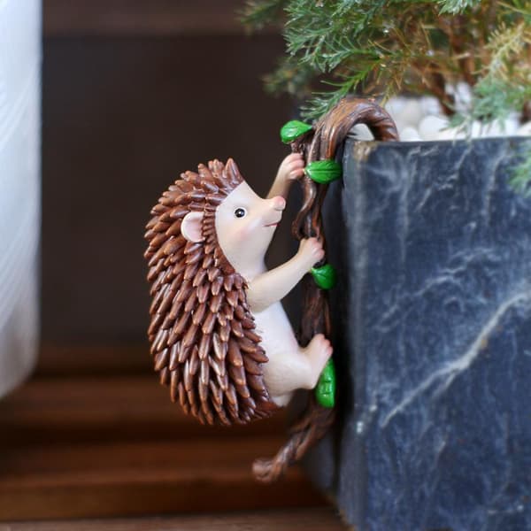 Klättrande igelkottfigur Blomkrukekramare