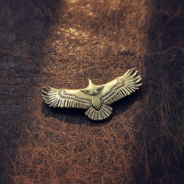 Mässing Soaring Eagle Staty Hantverk Ornament För DIY Nyckelring Smycken