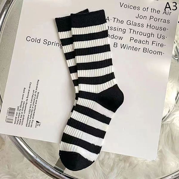 Damstrumpor Höst Enkel Casual Svart Vit Randiga Pile Socks A3