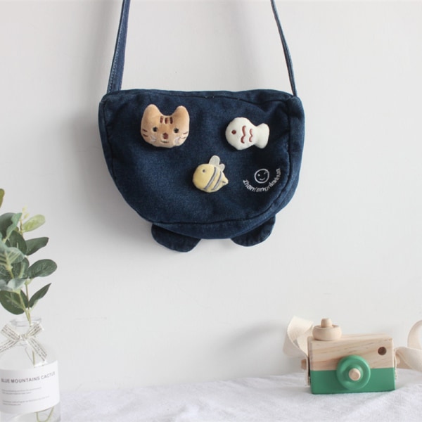 e Tegnefilm Broche Lille Kat Fisk Og Bi Broche Rygsæk Sweater A2