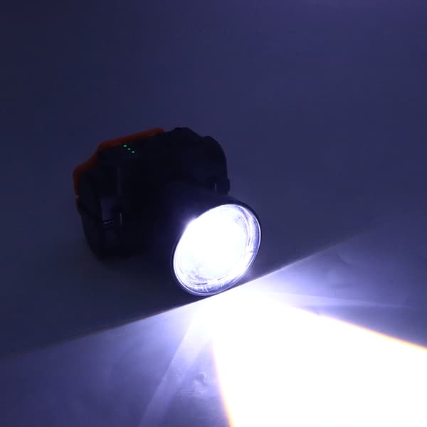 LED Sensor Forlygte Camping Søgelys Genopladelig Kraftfuld 200W