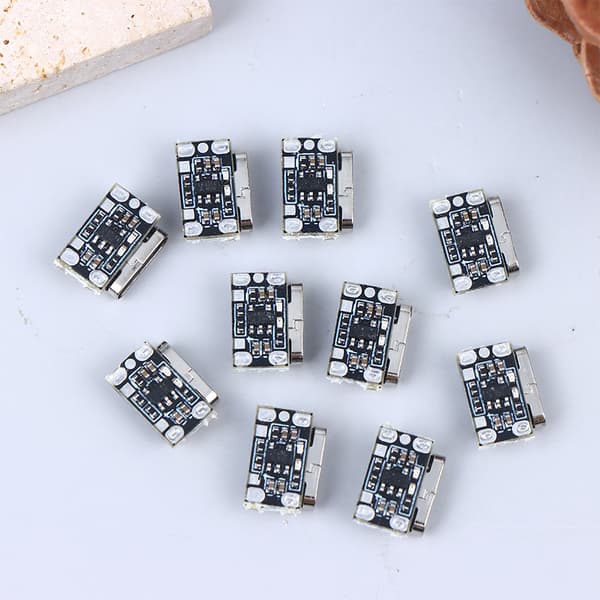 10 STK Mini Litium Batteri Ladebrett Modul 3.7V 4.2V Prot A