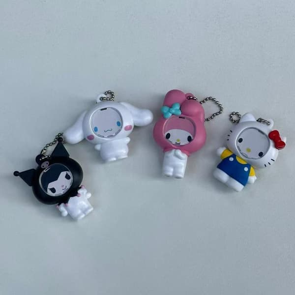 Hello Kitty Gashapon valokuvakehysriipus vaihdettava kasvot avaimenperä A4