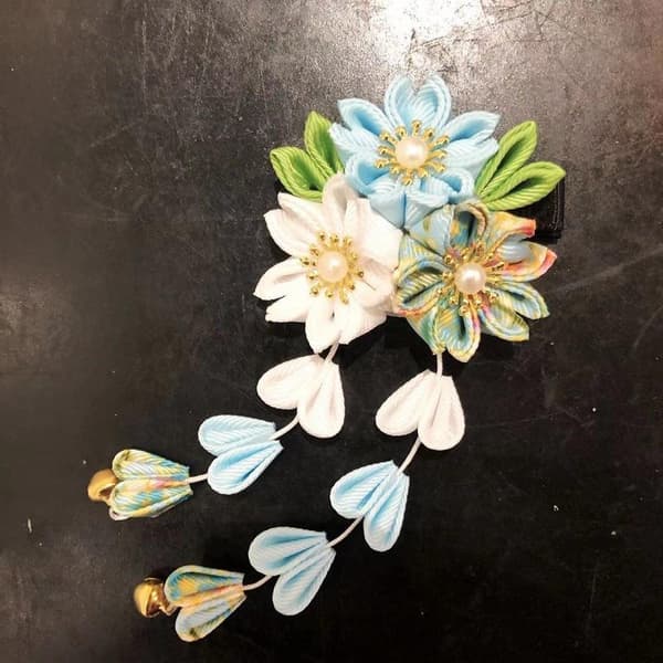Håndlaget Blomsterhårspenne i Antikk Stil, Stoffmateriale, Kimono StyleE