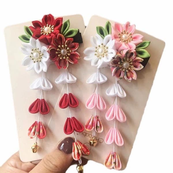 Håndlaget Blomsterhårspenne i Antikk Stil, Stoffmateriale, Kimono StyleE