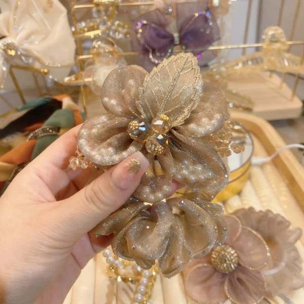 1 st ny hårscrunchie med blom- och bladdesign med strass A2