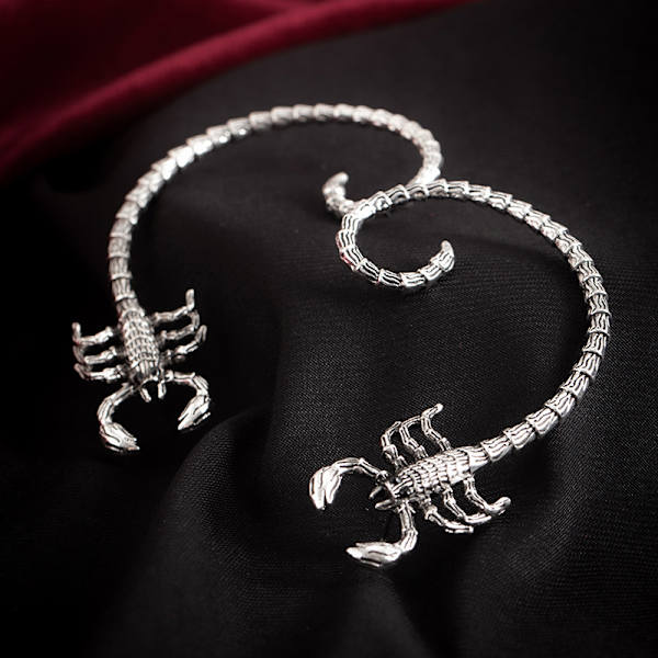 1 par Punk Dark Avantgarde Animal Venom Scorpion Ear Clip Ear