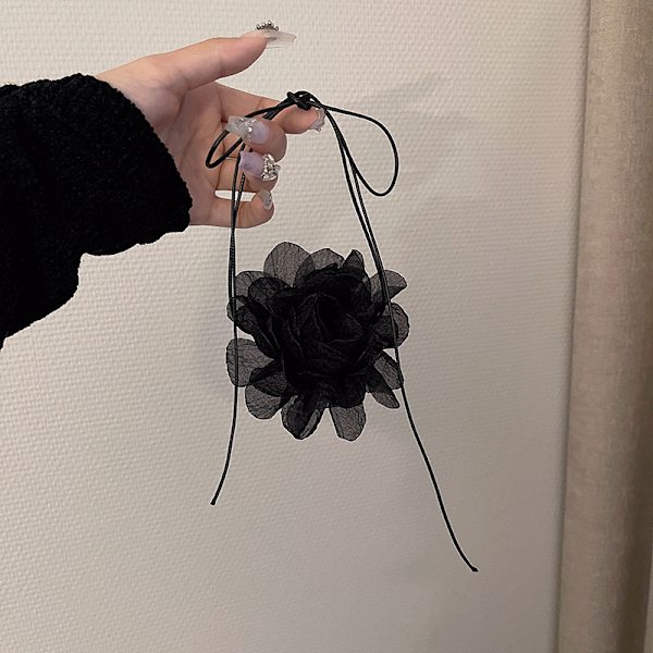 Mustavalkoinen Camellia Kaulakoru Romanttinen kukkakaulakoru Black