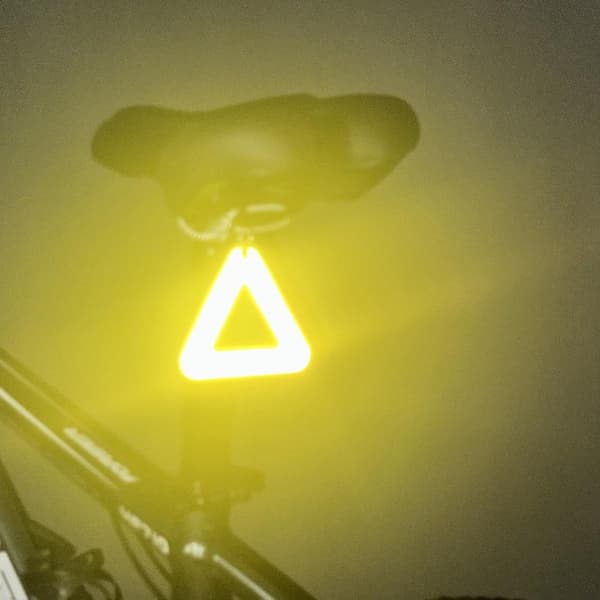 Reflekterande triangelhänge för skolväskor Orange