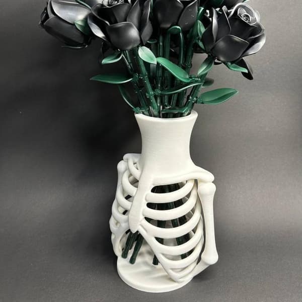 Hvit 3D-printet skjelett-ribbevase Unikt gotisk design for A