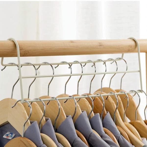 Plassbesparende kleshenger i metall for garderobe A2