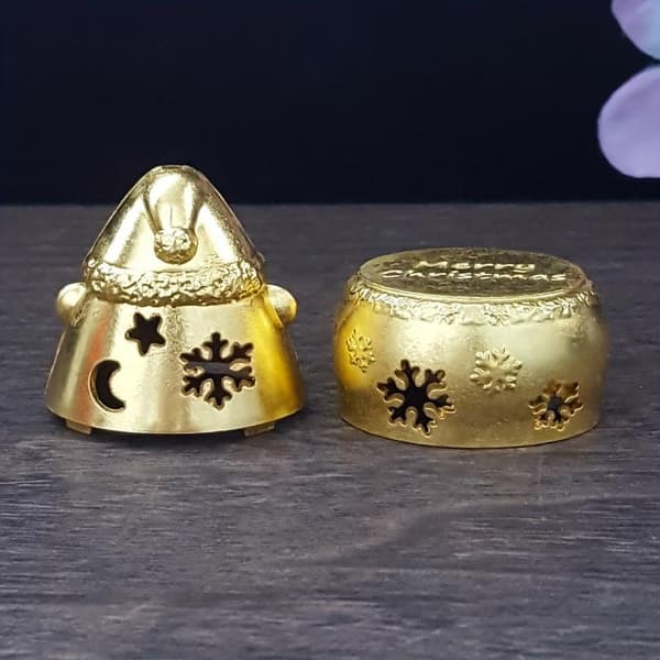Røkelsesbrenner i metall med julenisse og uthulet snøfnuggdesign A3