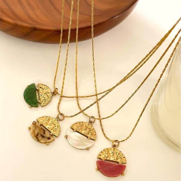 Ruostumaton teräs kullattu luonnonkivi pyöreä riipus kaulakoru A1