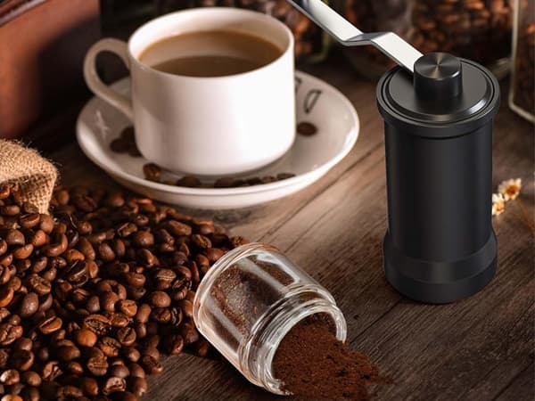 Handkvarn för malning av kaffebönor, nötter, örter, salt, stark espresso