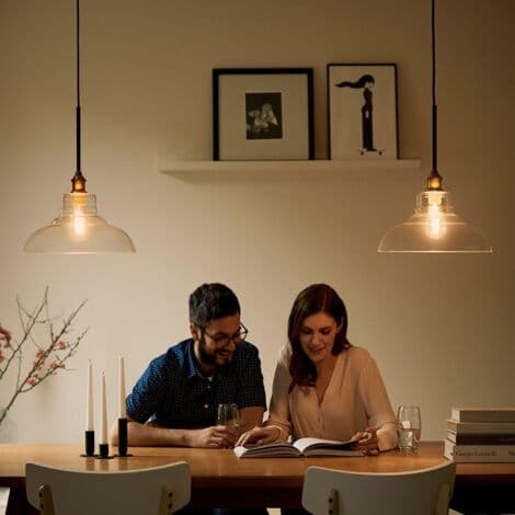 Förpackning med 4 LED-lampor, Edison skruvbas E27, 7W (motsvarande 60W), ej dimbar, varmvit