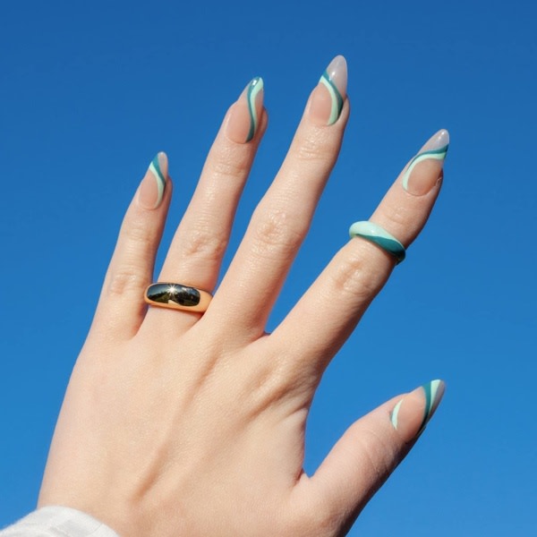 24 stk Press on Nails Korte falske akrylnegler for kvinner