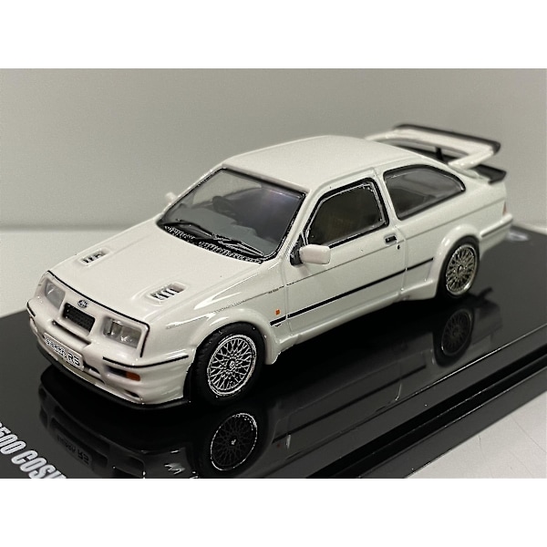 Ford Sierra Rs500 Cosworth Diamond White 1986 1:64 Inno 64 In64rs500diwh