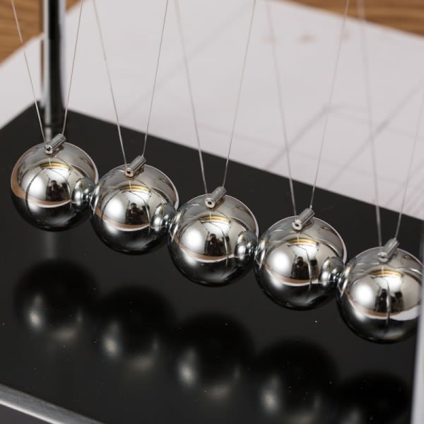 Newtons Cradle Balance Balls Science Physics Gadget Skrivebordsdekorasjonsleke for hjem og kontor