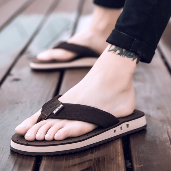 Komfortable flip-flops for menn sklisikre sommersko til strand og basseng